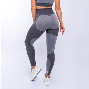 DoYouEven seamless leggings. Never worn.